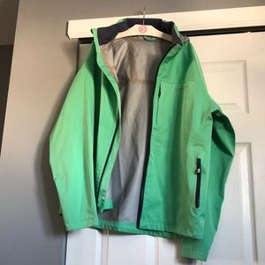 Vineyard vines rain jacket